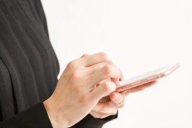 スマホの画面タッチが効かない？原因と解決策